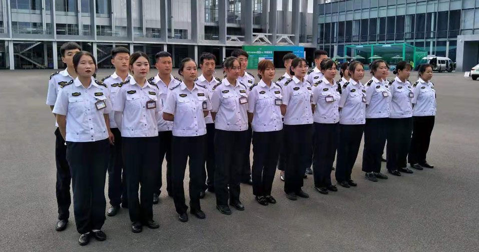 個(gè)性保安服務(wù)：根據(jù)客戶(hù)的相關(guān)要求，依照法律有關(guān)規(guī)定，有針對(duì)性地為客戶(hù)制定符合客戶(hù)實(shí)際情況的安全防范方案。