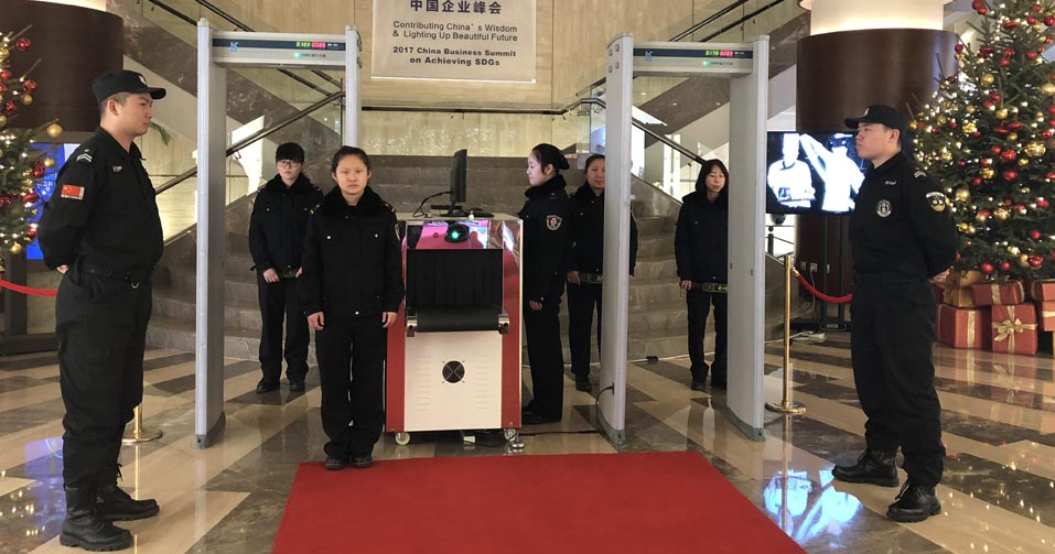 各類(lèi)文藝演出、體育賽事、展銷(xiāo)展覽、招聘會(huì)、廟會(huì)、燈會(huì)、游園等大型群眾性活動(dòng)提供安全服務(wù)。